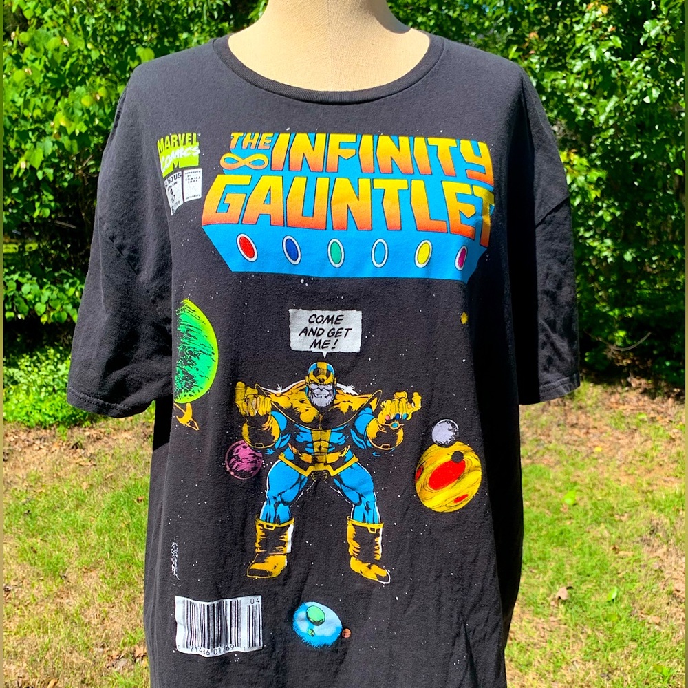 NWOT Thanos Gauntlet Glove Comic Book Tee